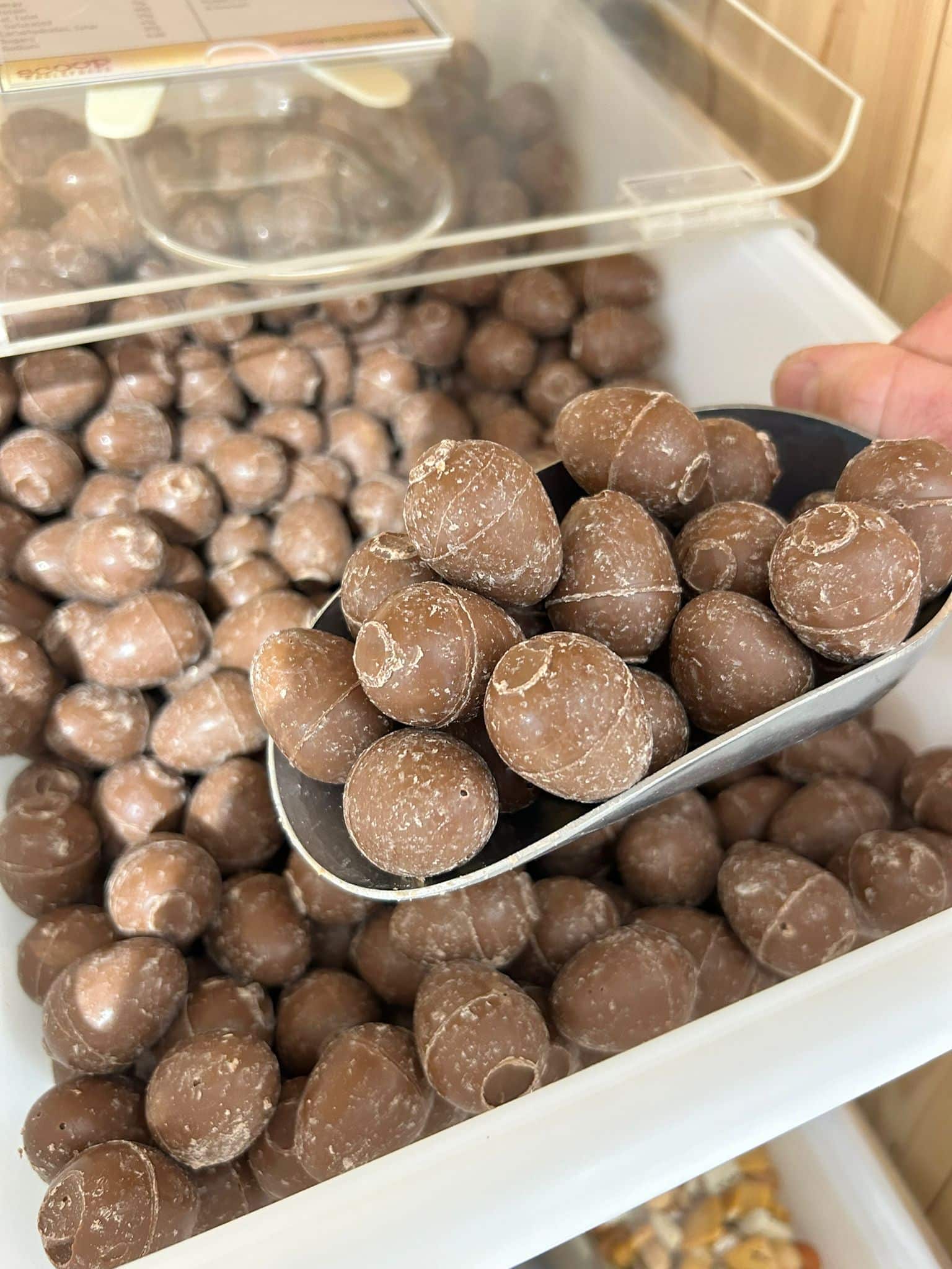MONTEZUMA MILK CHOCOLATE PEANUT BUTTER EGGS